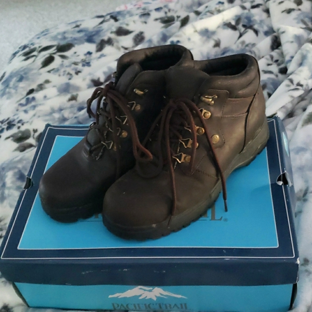 womens pacific trail hiking boots - size 9M
